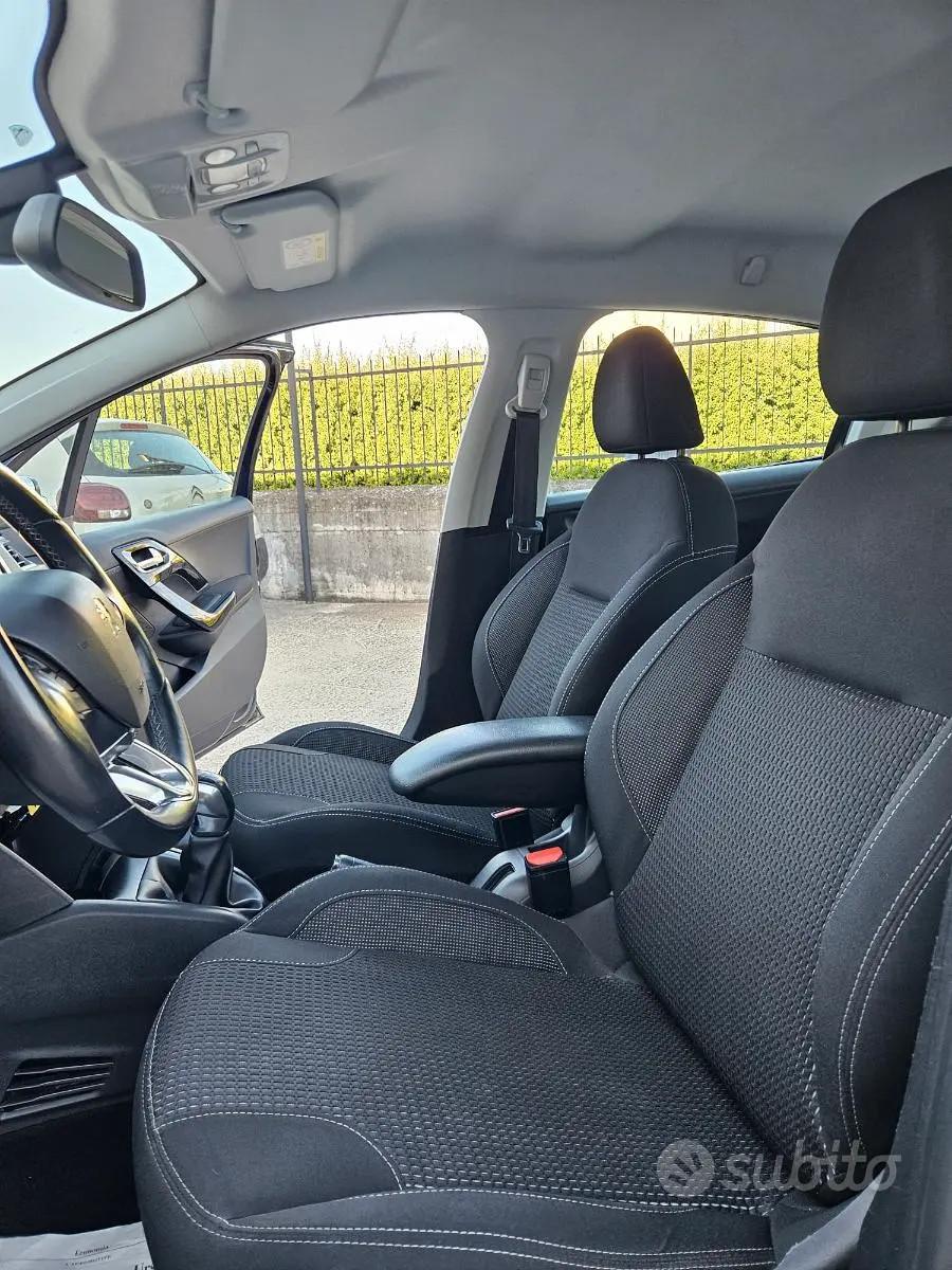 PEUGEOT 208 ALLURE