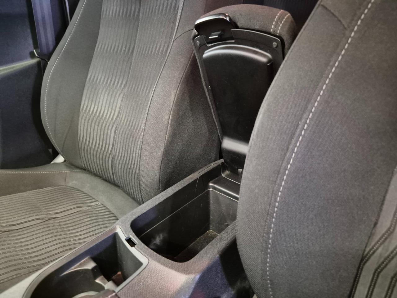 Peugeot 308 SW 1.6 bluehdi Active s&s 120cv - UNIPROPRIETARIO - NEOPATENTATI - Sens. Park - Clima