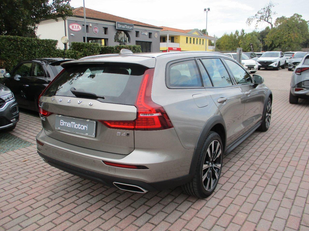 Volvo V60 Cross Country 2.0 b4 Business Pro AWD auto CarPlay/Camera/Portellone