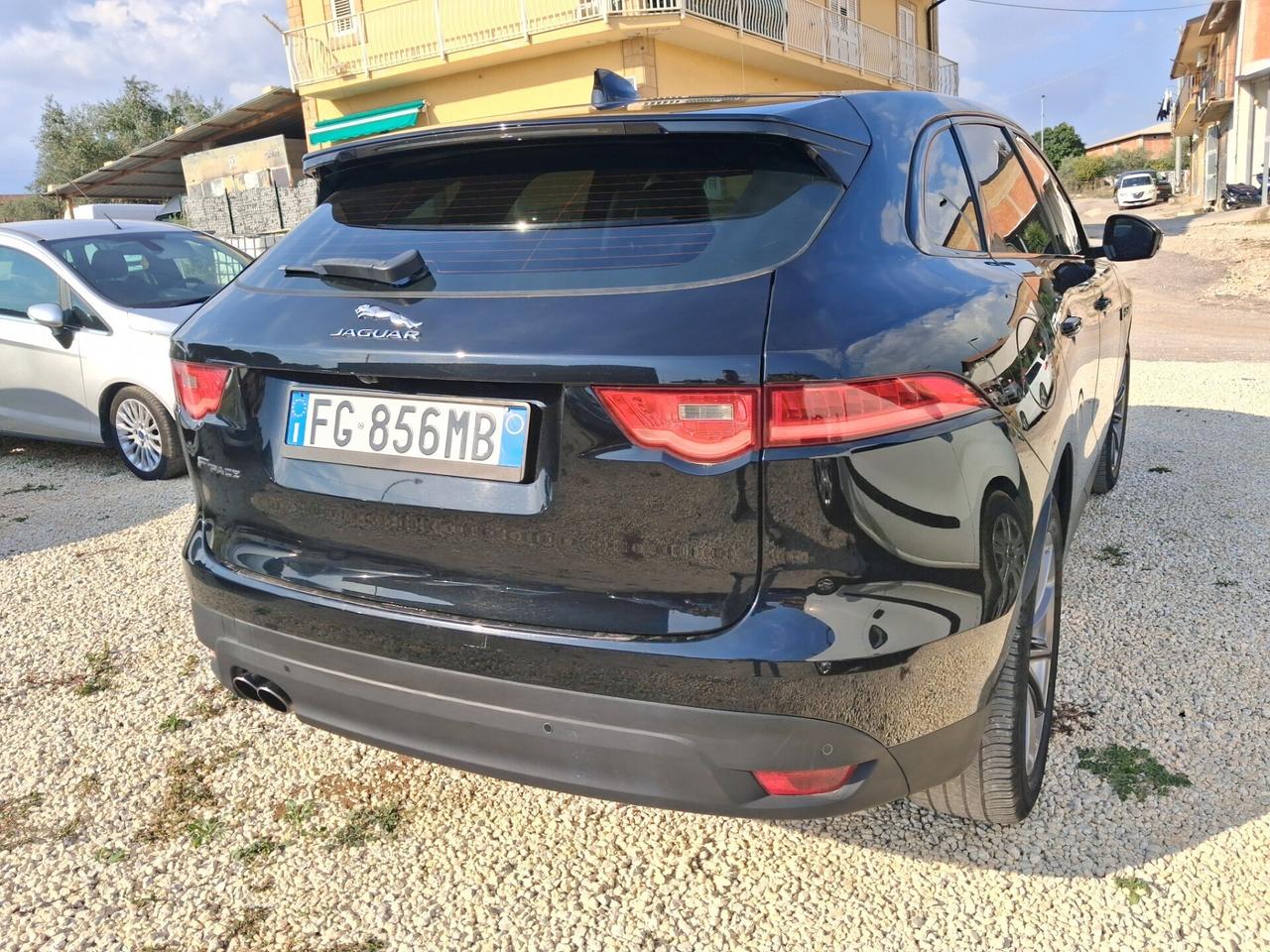 Jaguar F-Pace 2.0 D 180 CV R-Sport catena fatta tu