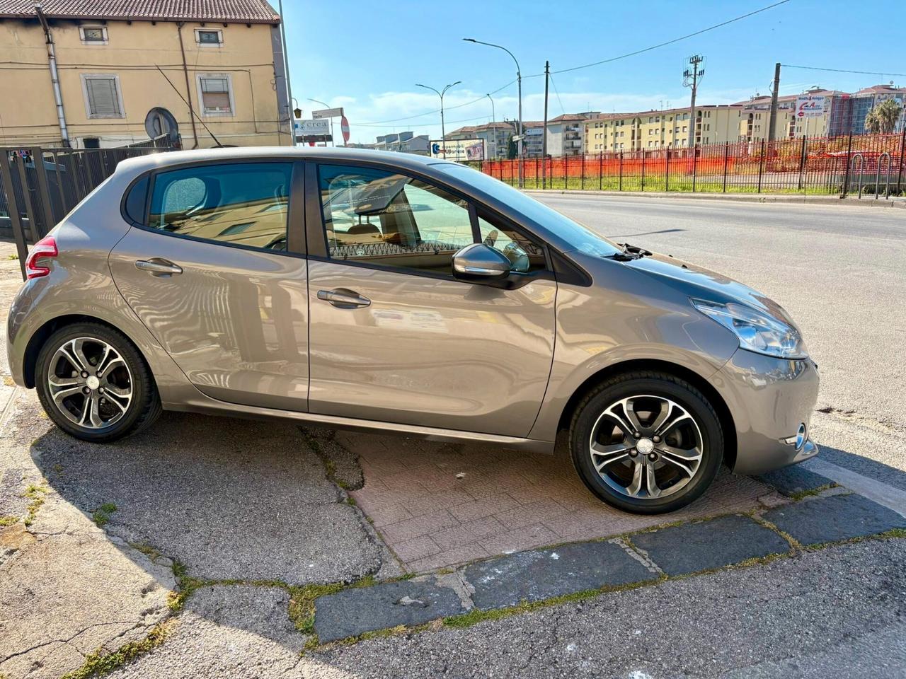 Peugeot 208 1.4 VTi 95 CV 5p. GPL Allure