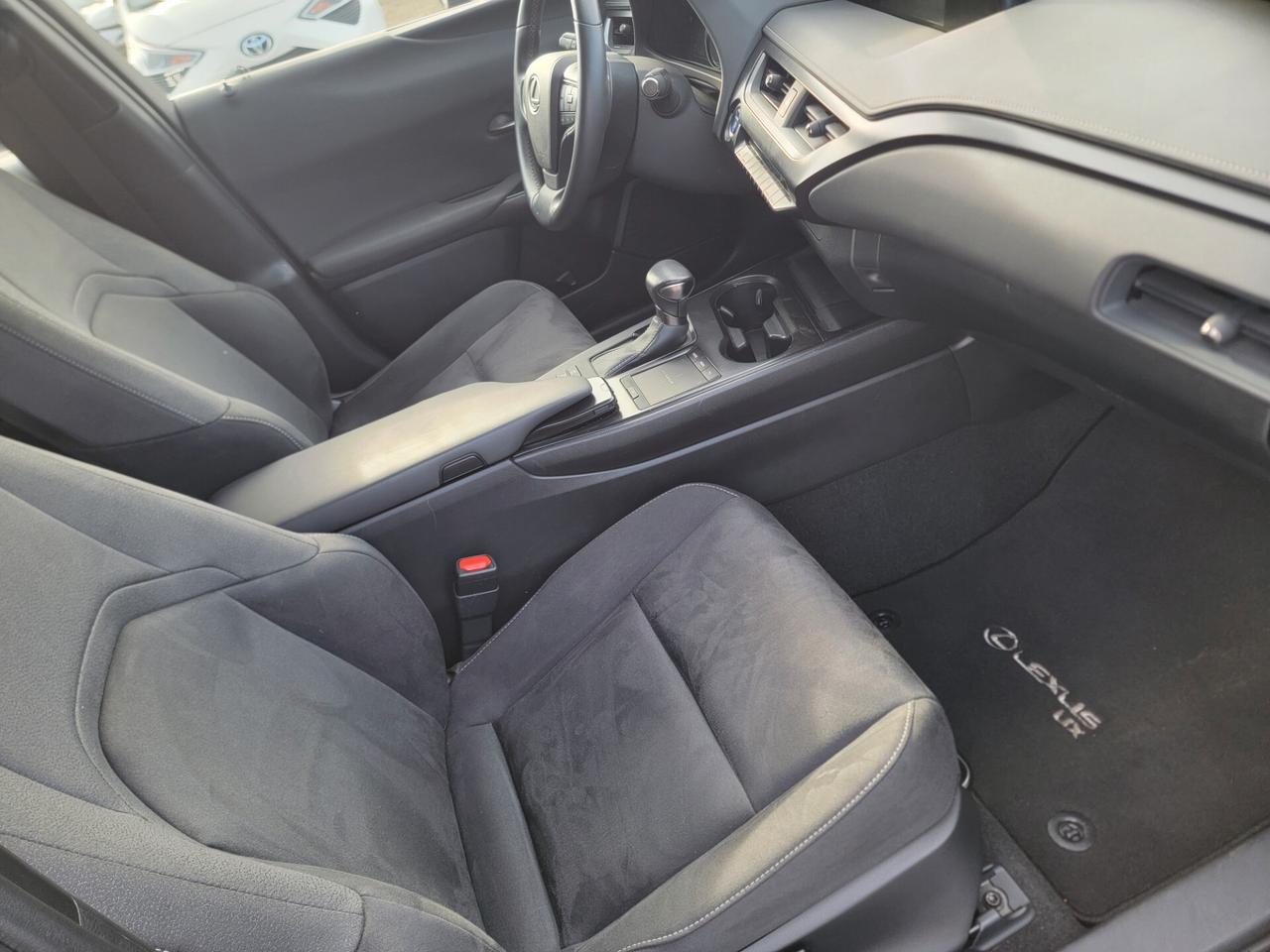 Lexus UX 250 Hybrid SOLO 16 MILA KM ORIGINALI !