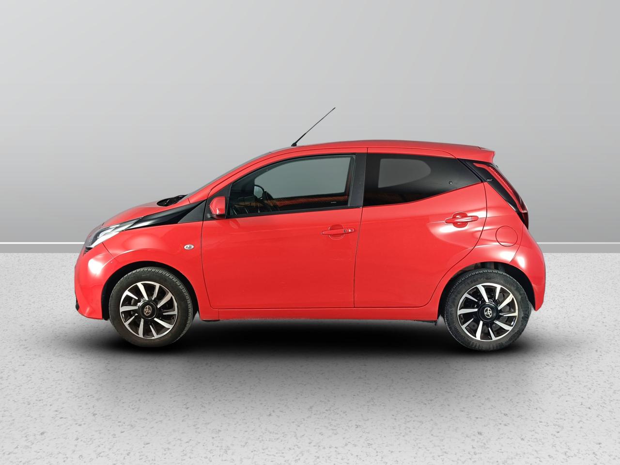 TOYOTA Aygo II 2018 5p - Aygo 5p 1.0 x-play 72cv