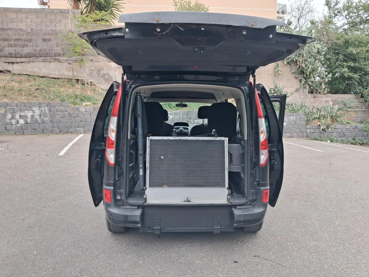 Renault Kangoo Pianale ribassato con rampa disabili in carrozzina