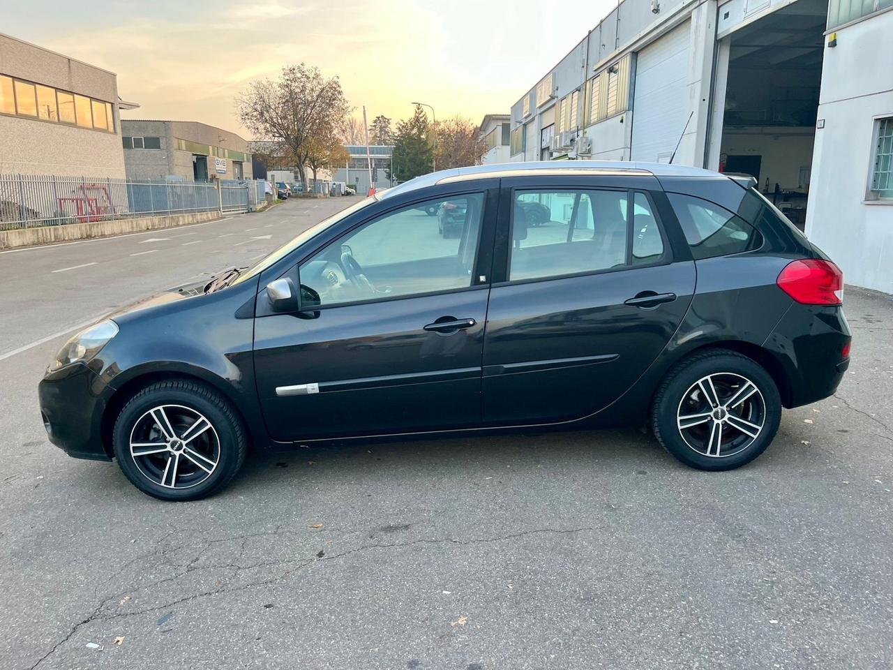 Renault Clio sw 1.2benz 2011 164.000km perfetta
