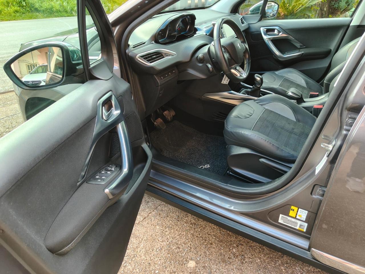 Peugeot 2008 1.6 HDI – Allure - 2014