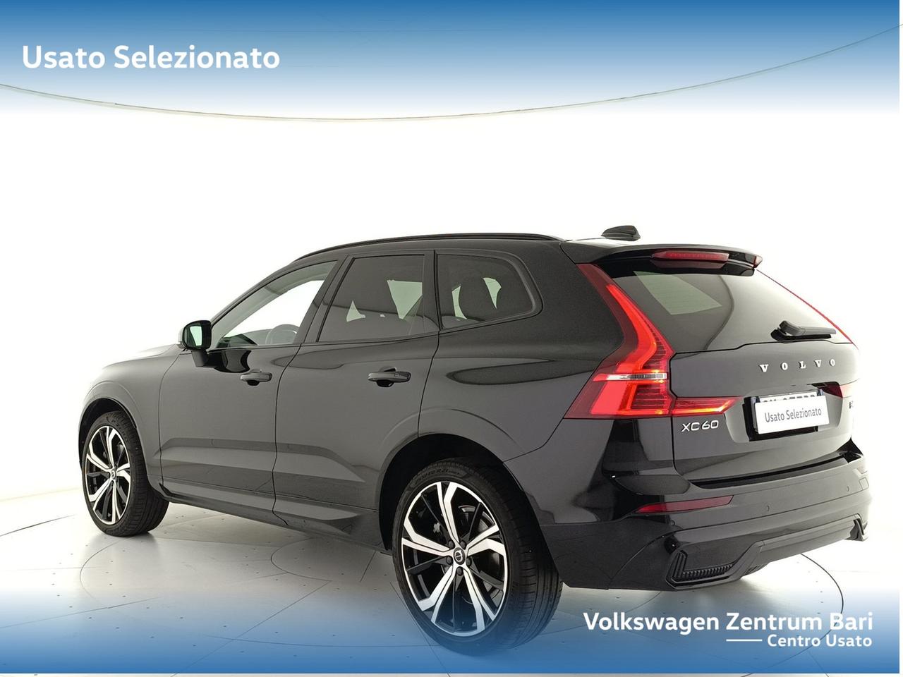 Volvo XC60 2.0 b4 plus dark awd auto
