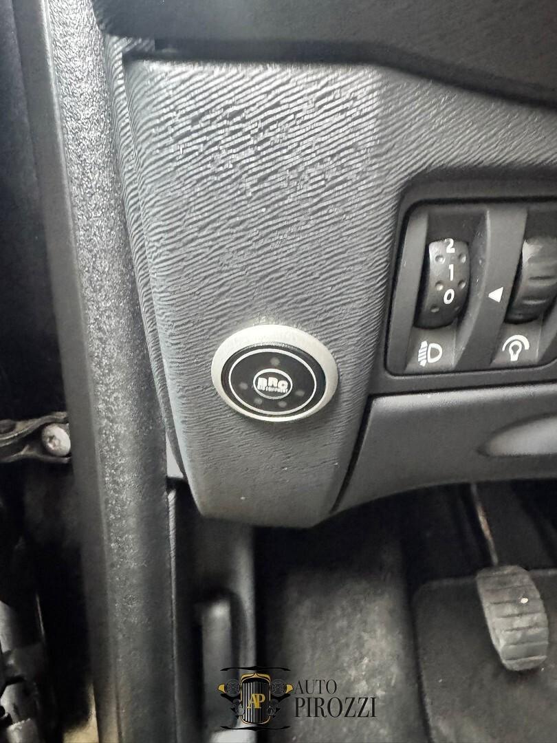 Renault twingo 1.2 75 cv gpl anno 2011