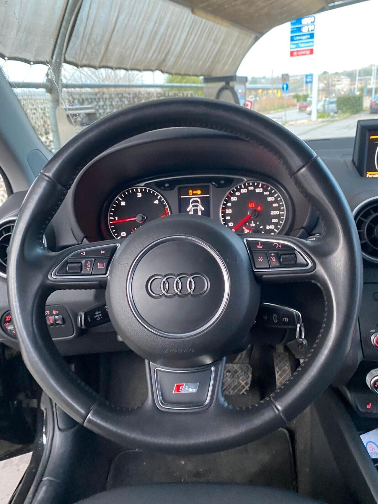 Audi A1 2015 S-Tronic 1.6 TDI 90CV