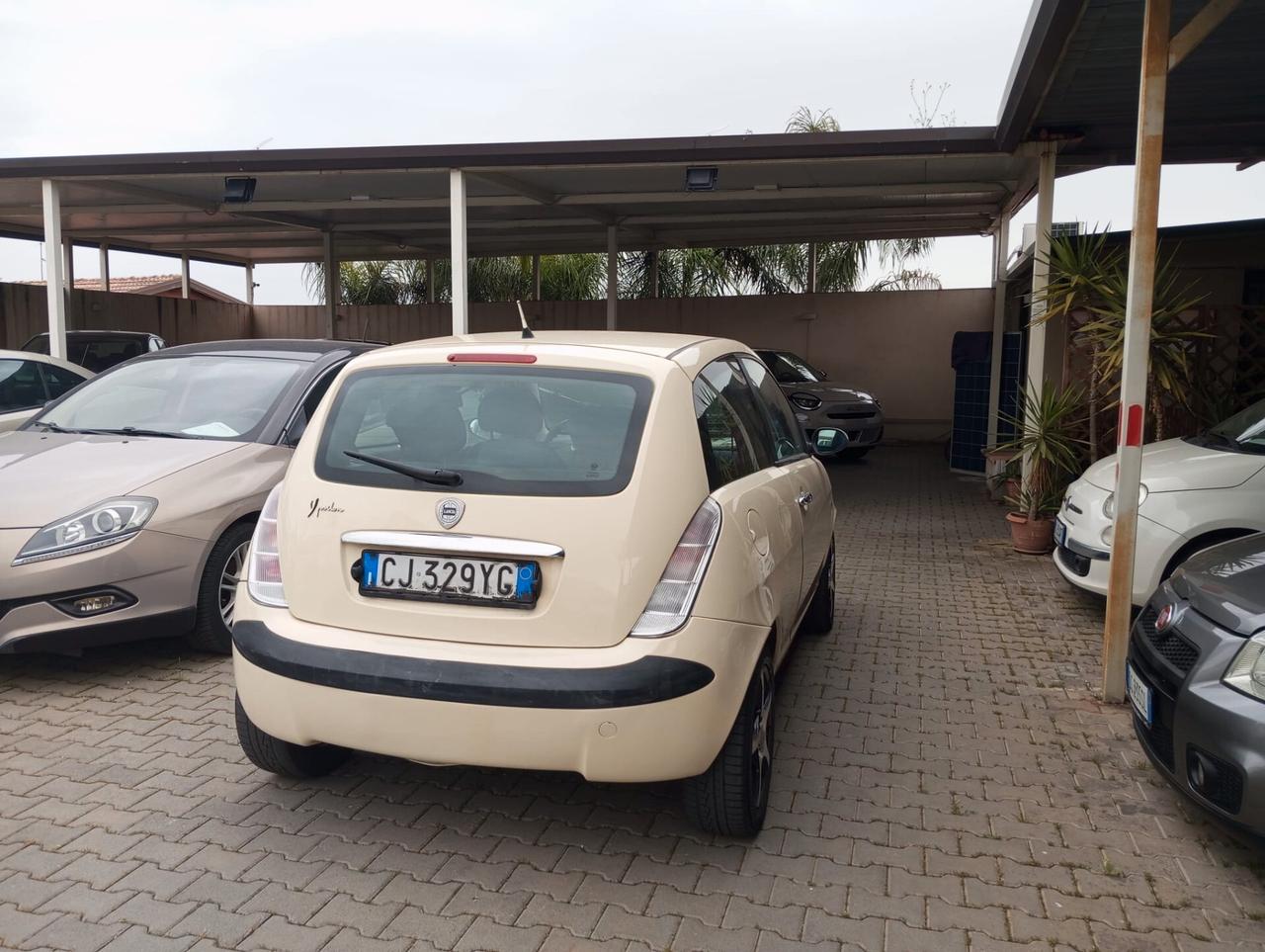 Lancia Y 1.2i cat LS