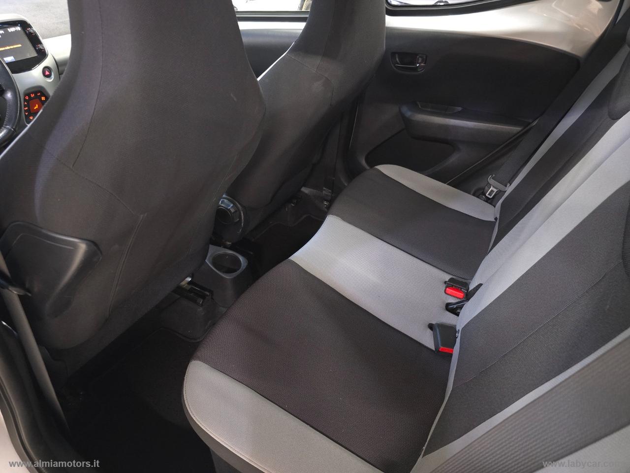 TOYOTA Aygo 1.0 VVT-i 69 CV 5p. x-play TSS