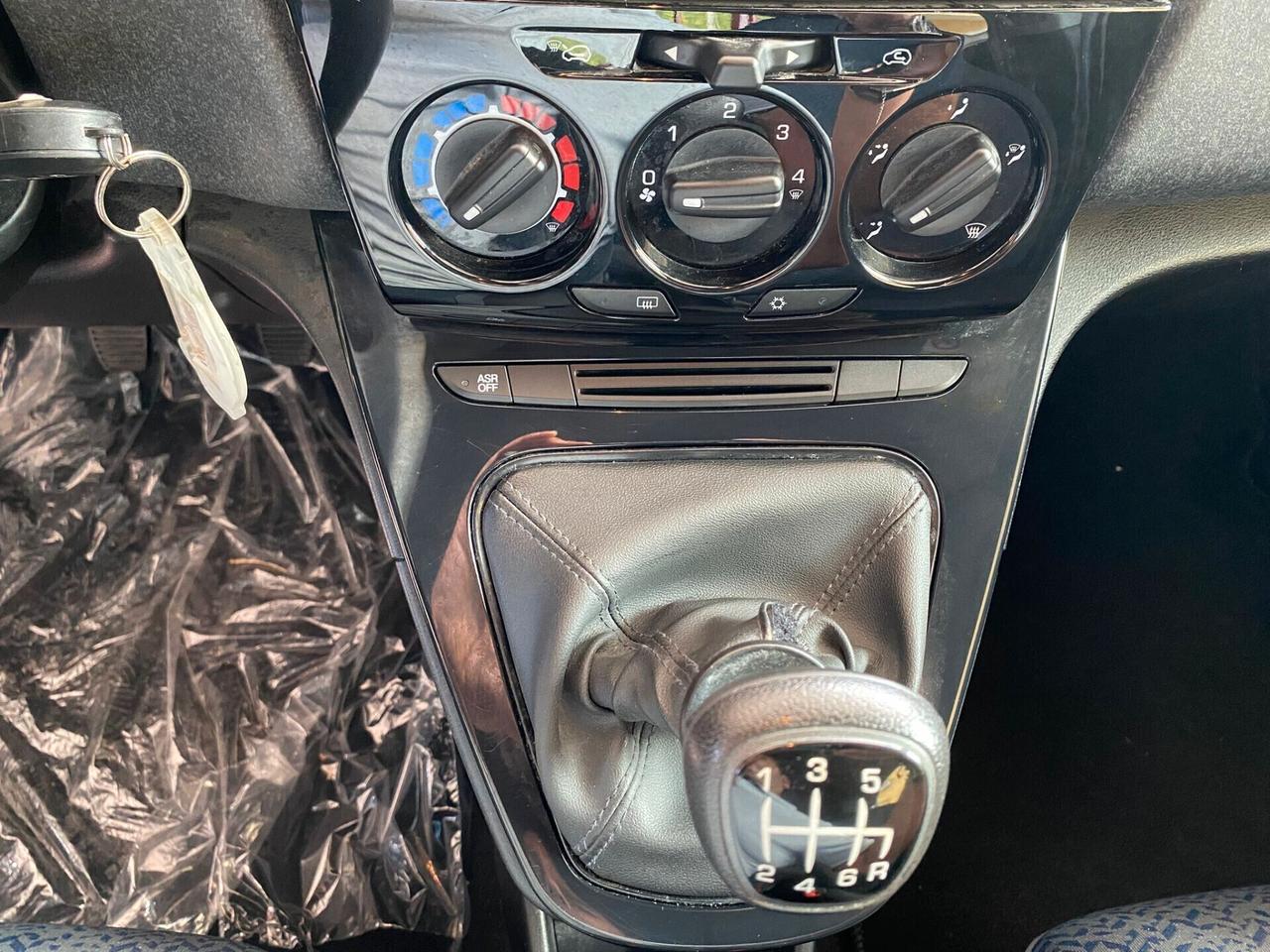 Lancia Ypsilon 1.0 Hybrid Silver
