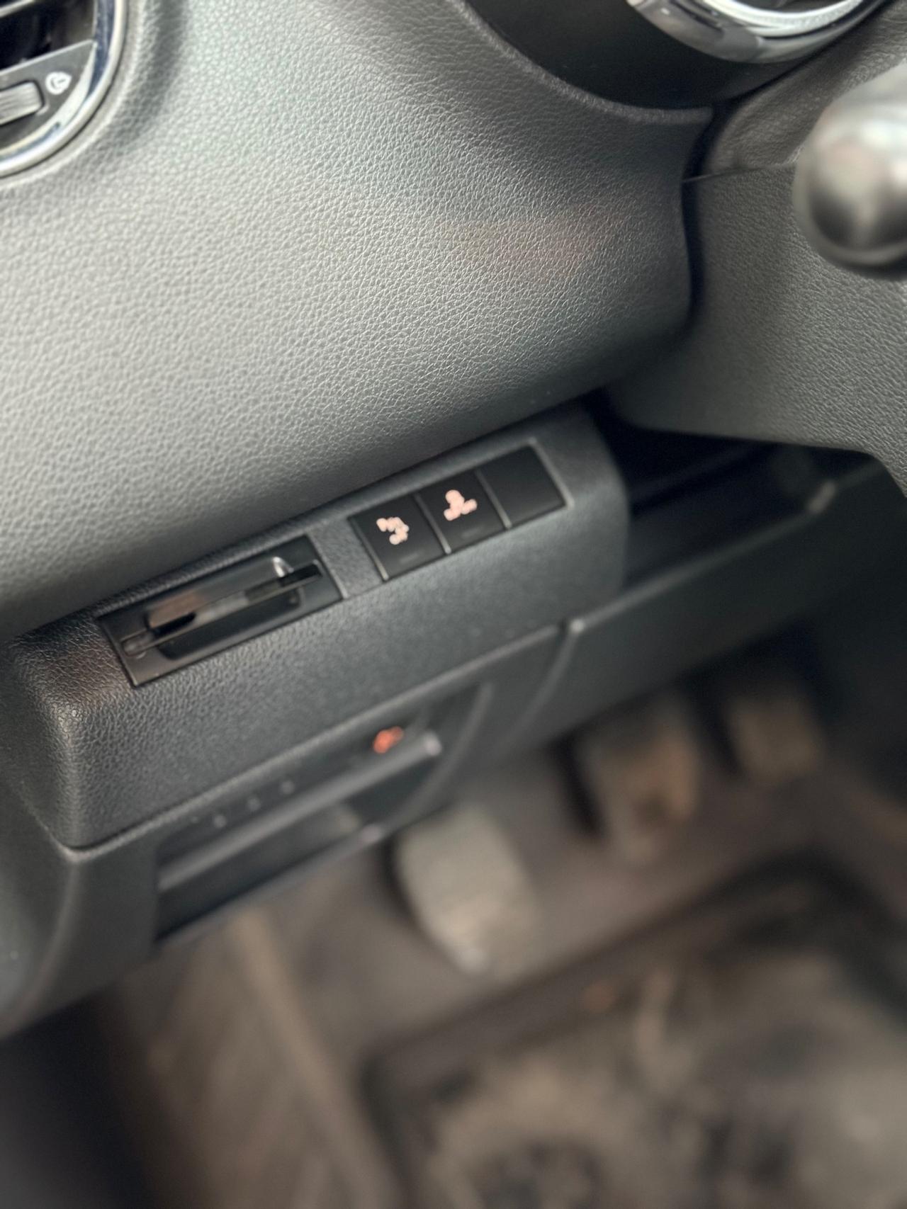 Peugeot 5008 1.6 HDi 112CV Business 5P. 04/2011 EURO 5 NEOPATENTATI