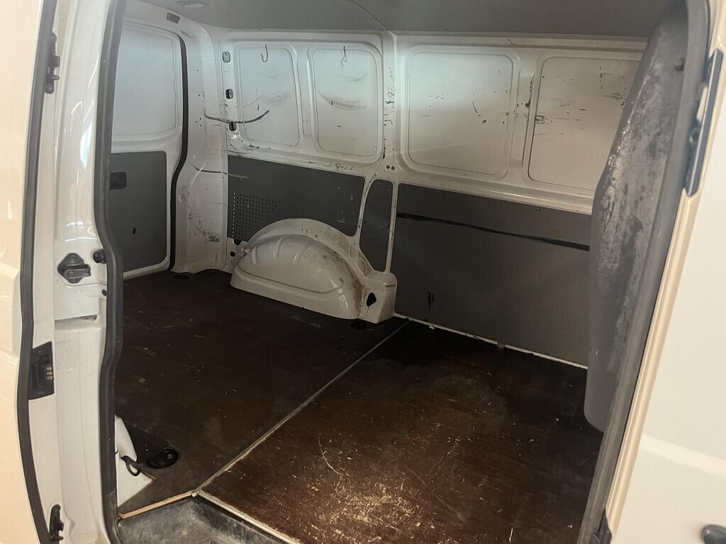 Volkswagen Transporter T5 2.0 TDI corto