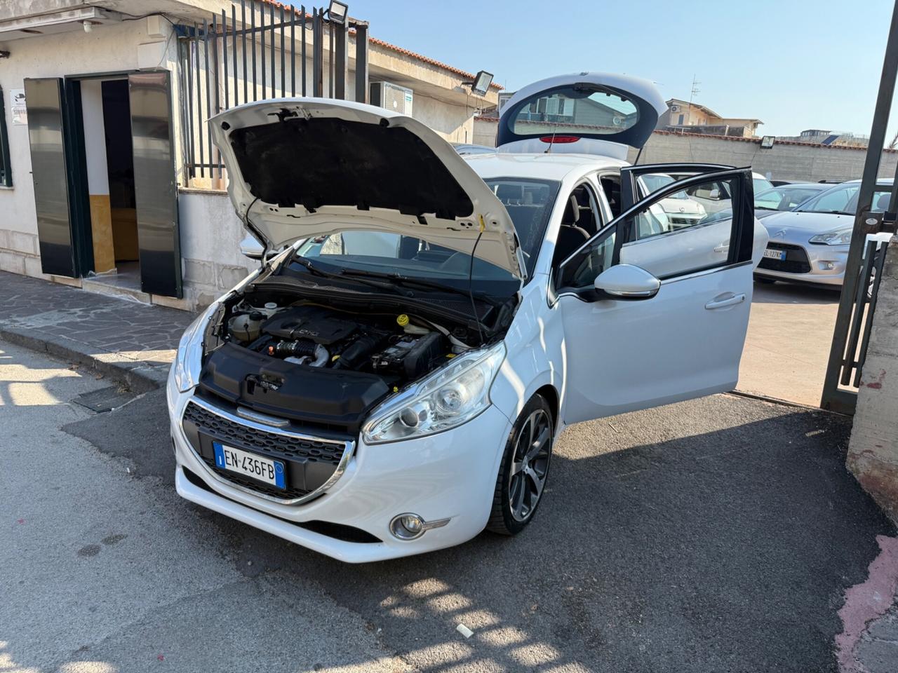 Peugeot 208 1.6 e-HDi 115 CV Stop&Start 5 porte Allure