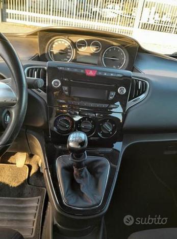 Lancia Ypsilon 0.9 TwinAir 85 CV 5 porte Metano Ec