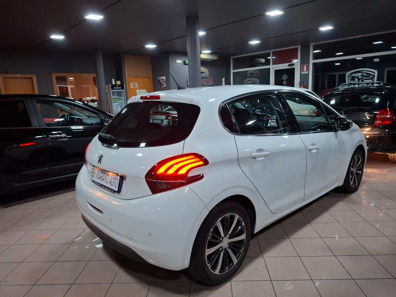 Peugeot 208 1.2 benzina Neopatentati
