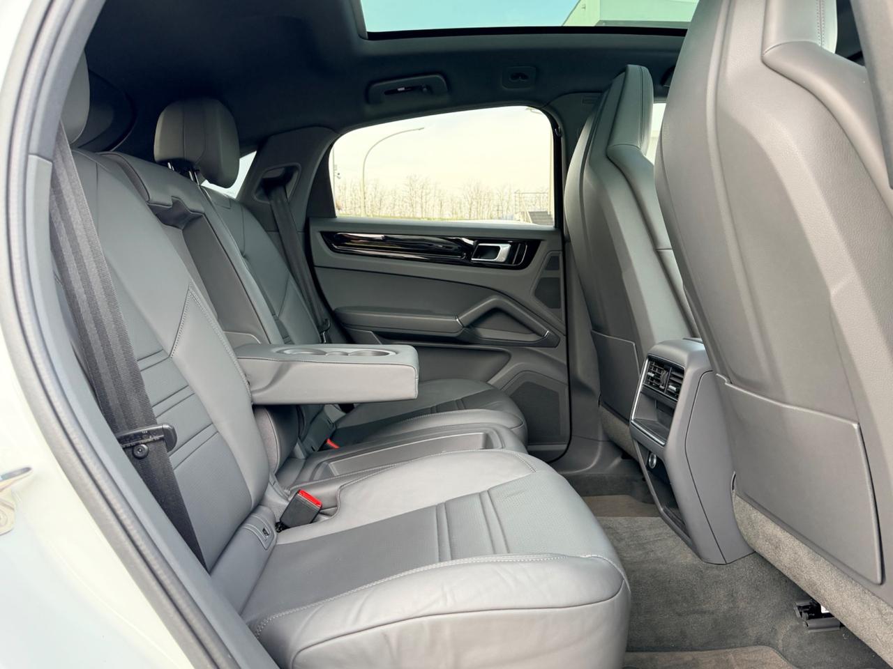 Porsche Cayenne Coupé 3.0 V6 E-Hybrid uni pro in garanzia