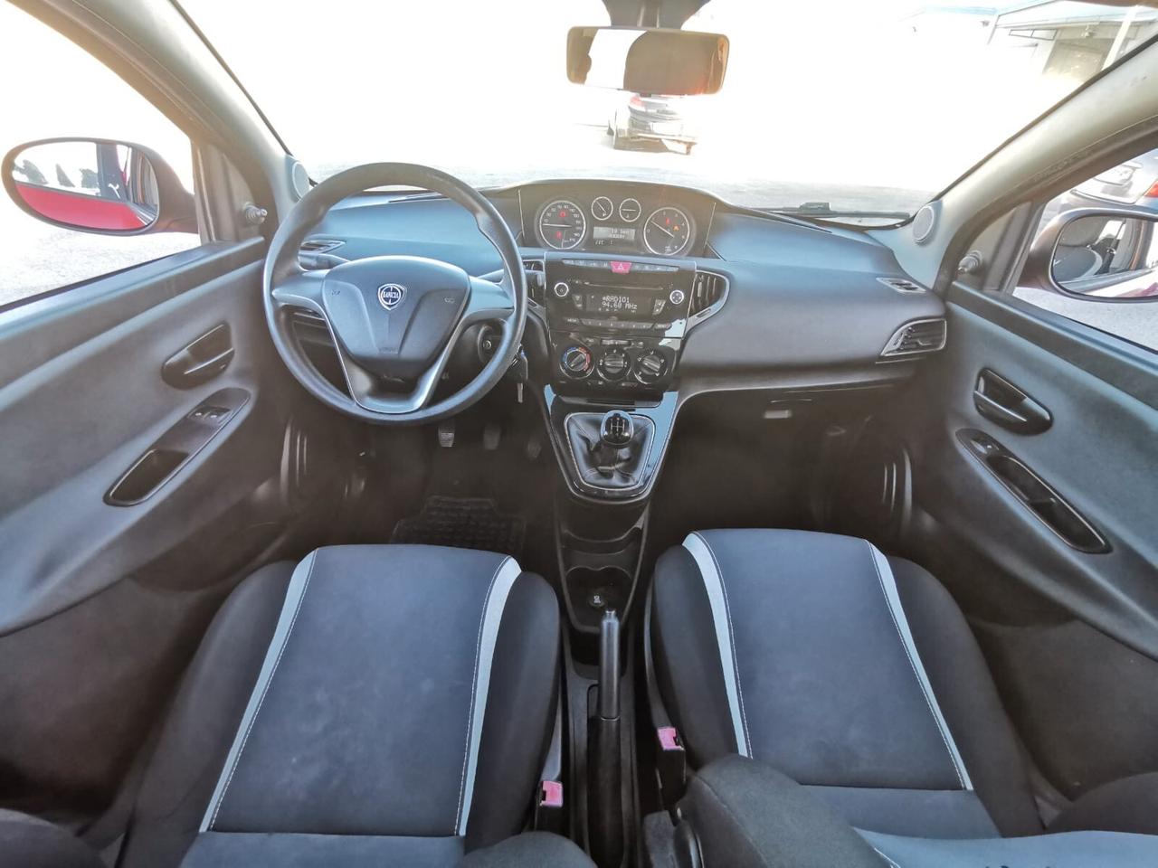 Lancia Ypsilon 1.3 MJT 16V 95 CV 5P. S&S Silver