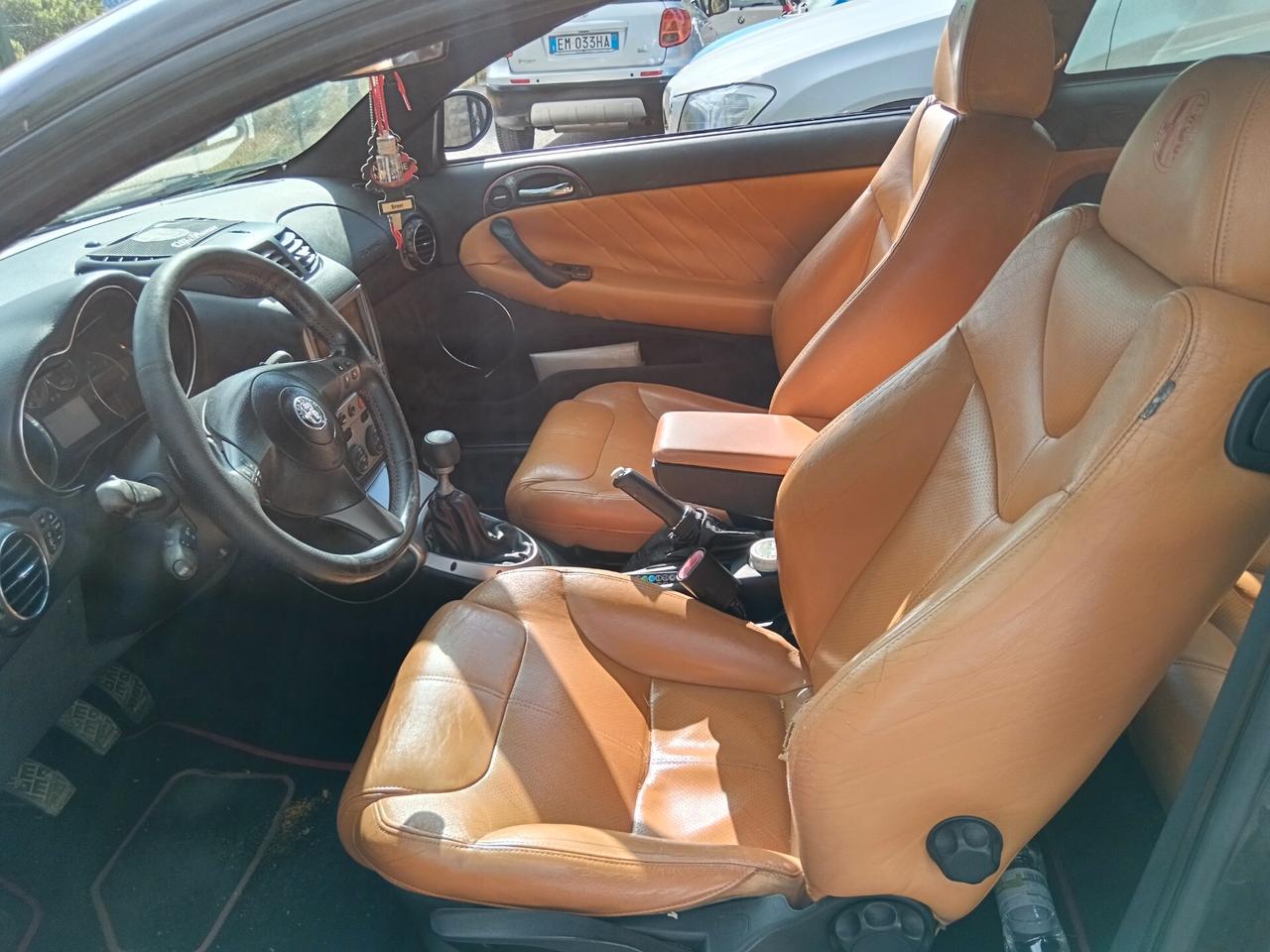 Alfa Romeo GT 1.9 MJT 150CV DISTINCTIVE