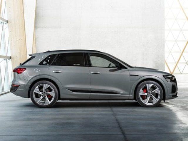 AUDI SQ8 e-tron sport attitude