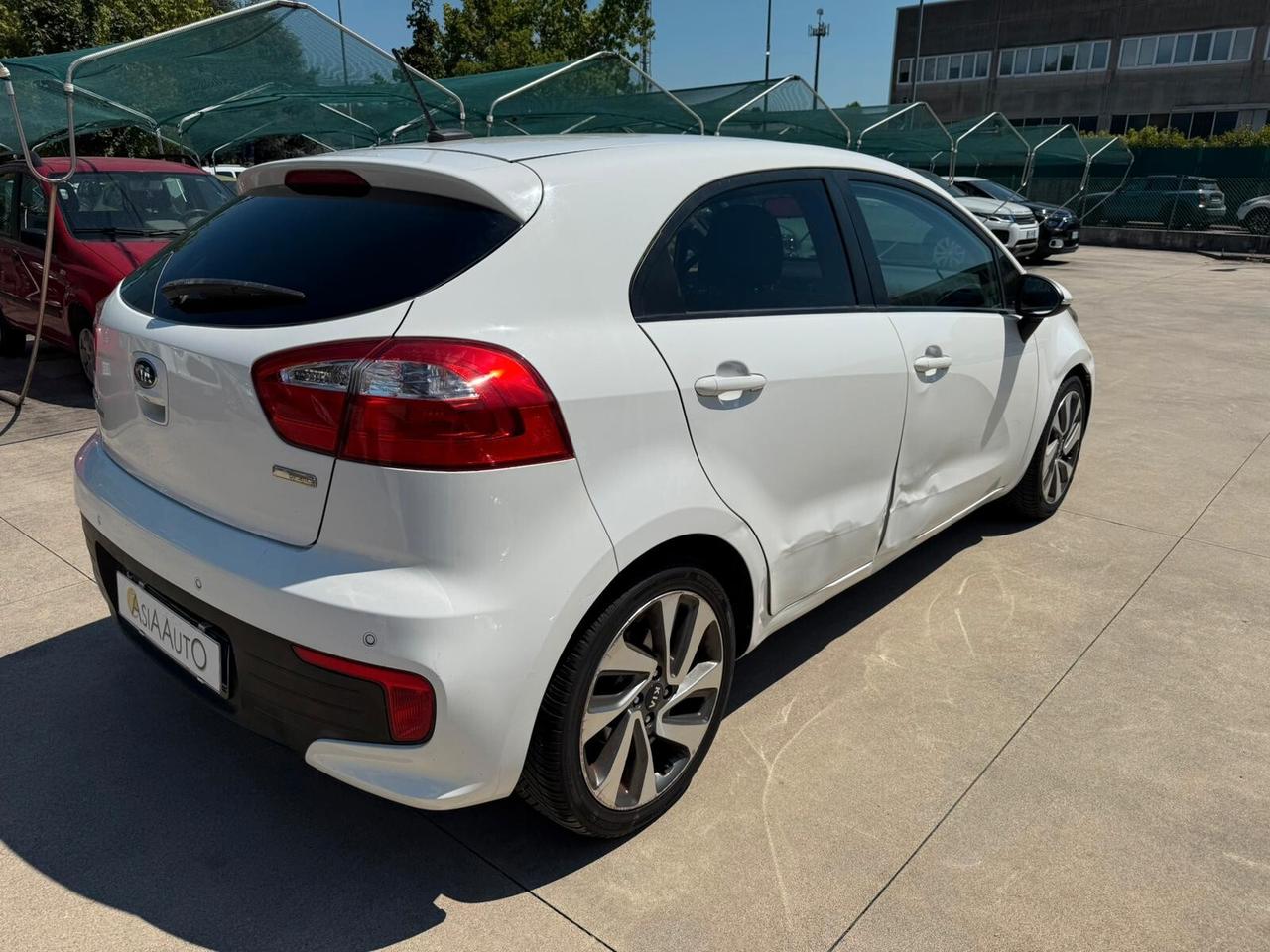 Kia Rio 5p 1.4 crdi diesel e6 carrozzeria da rivedere