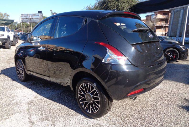 Lancia Ypsilon 1.0 FireFly 5 porte S&S Hybrid Platino