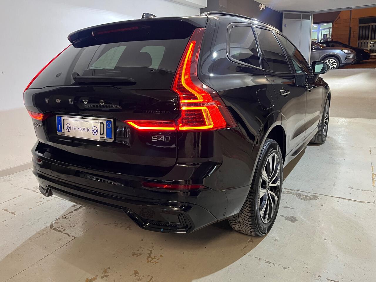 Volvo XC60 B4 (d) AWD automatico Ultimate Dark