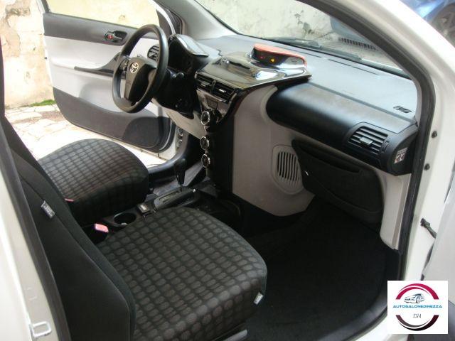 TOYOTA - iQ - 1.0 CVT Sol