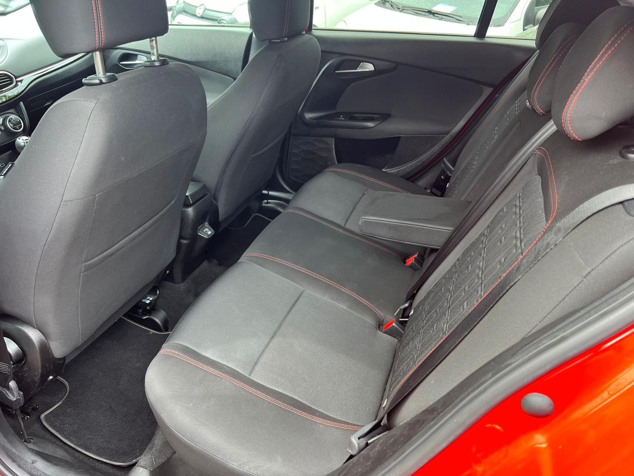 Fiat Tipo 1.6 Mjt S&S 5 porte Cross RED EDITION