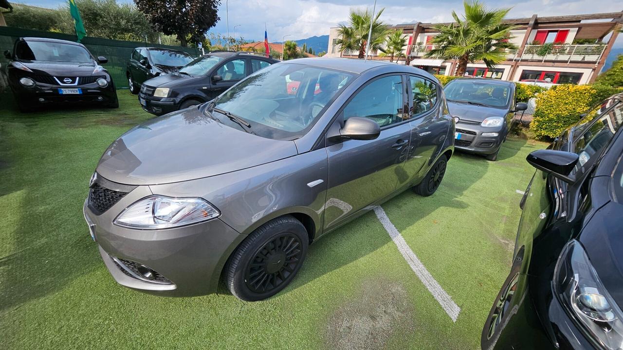 Lancia Ypsilon 1.0 FireFly 5 porte S&S Hybrid Ecochic Gold