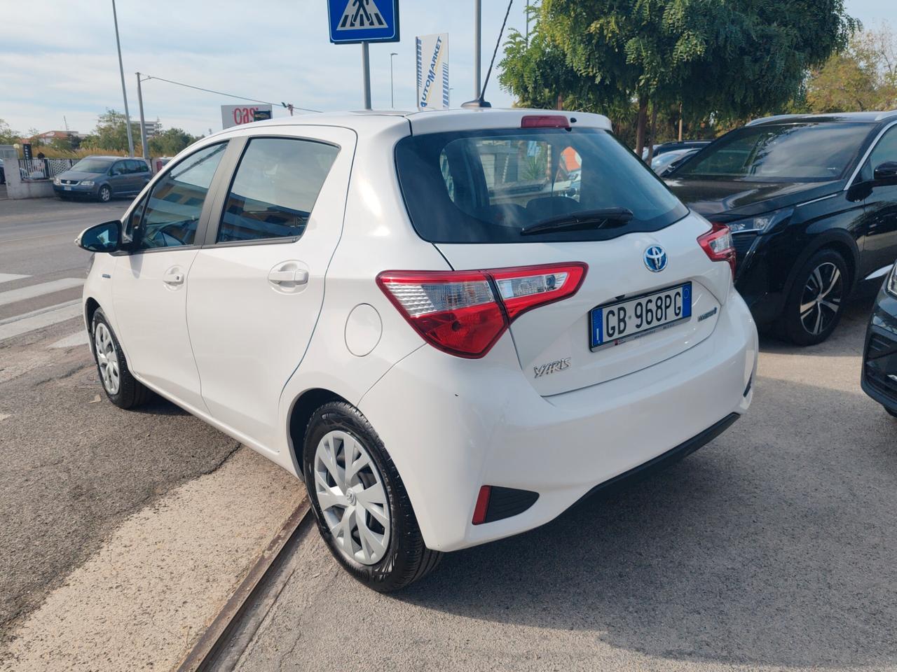 Toyota Yaris 1.5 Hybrid Business