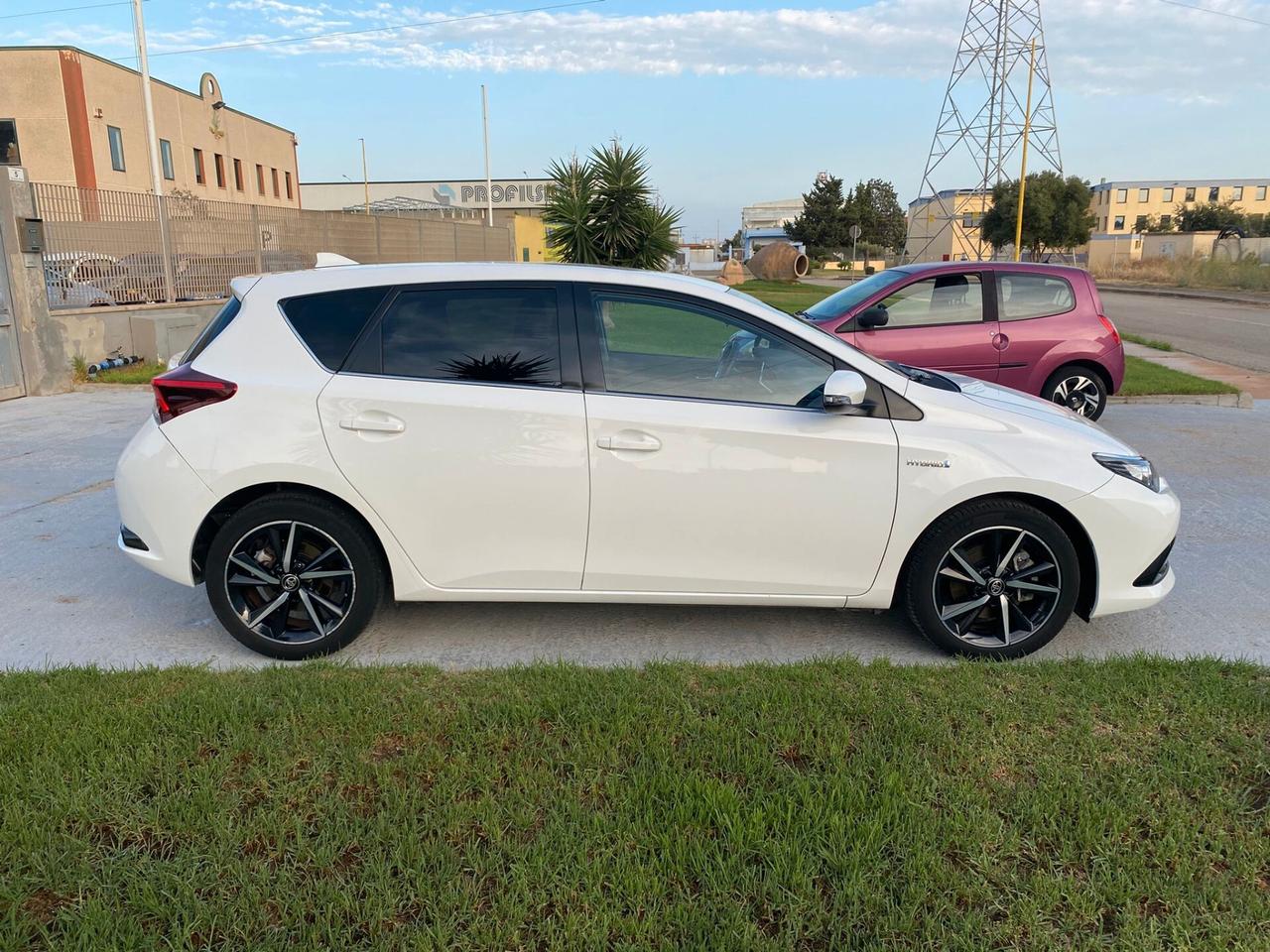 Toyota Auris 1.8 Hybrid Lounge *45.700 km