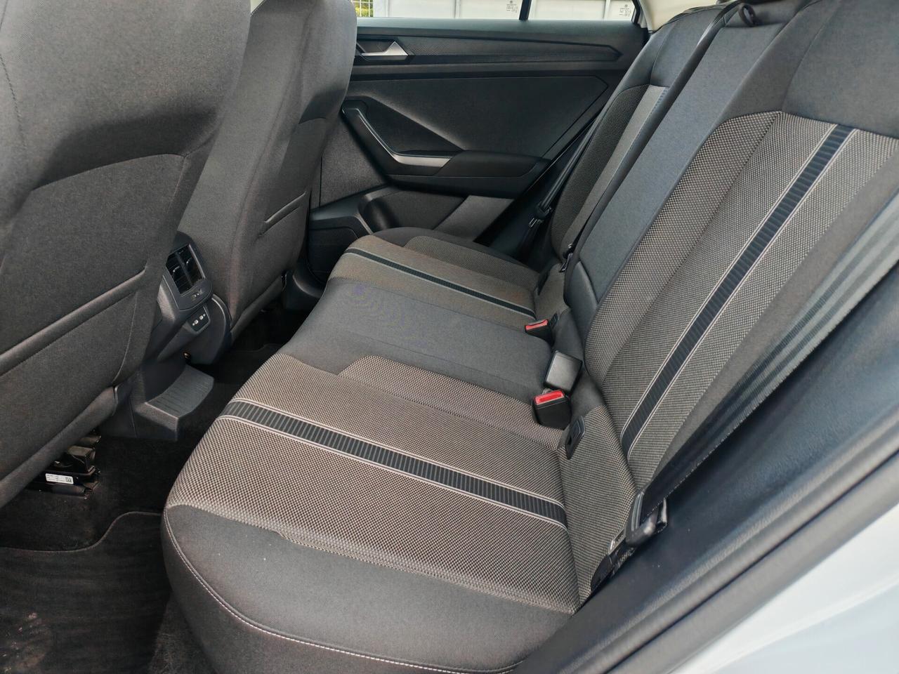 Volkswagen T-Roc 20TDI 115cv navig led 2022