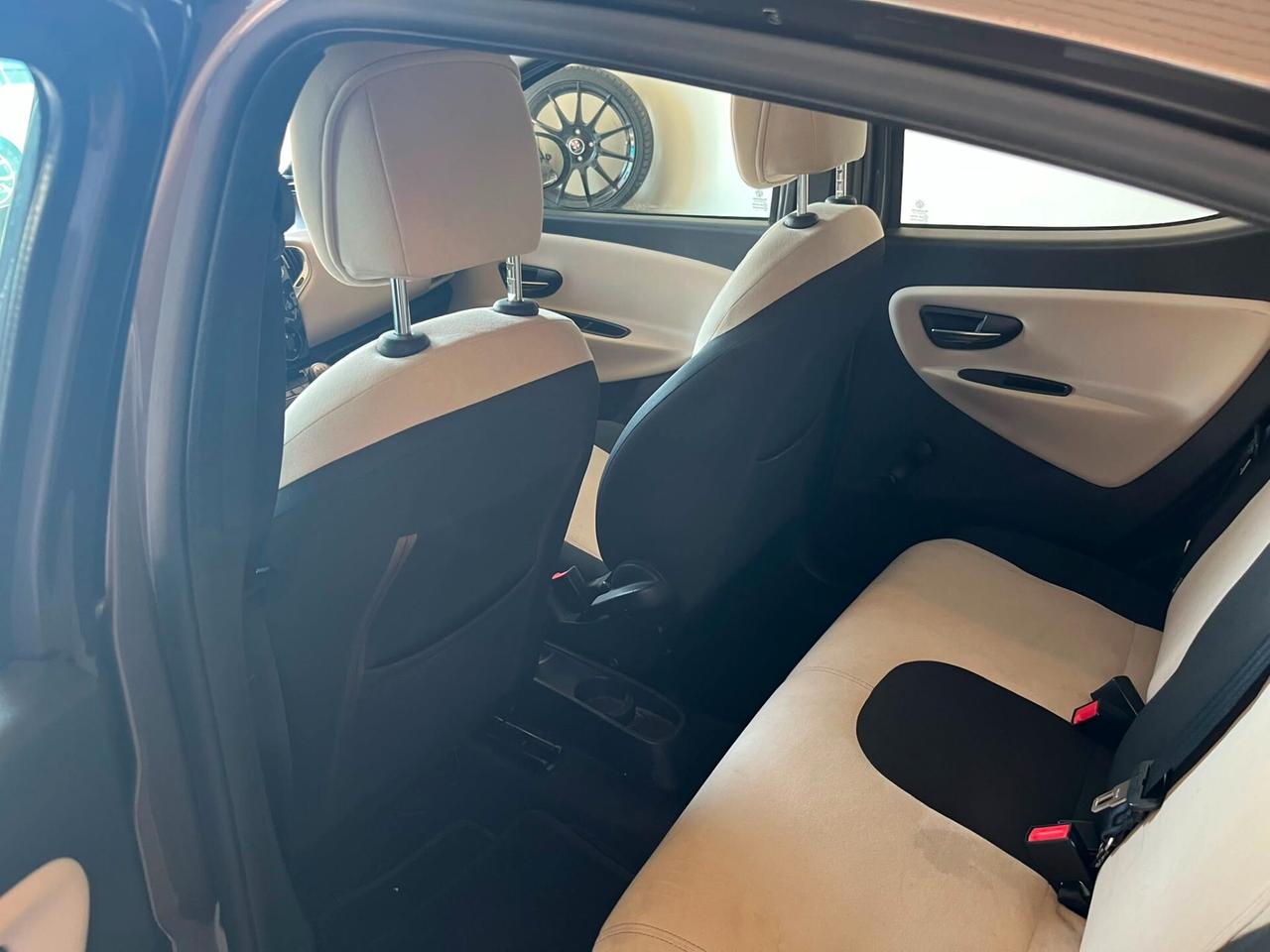 Lancia Ypsilon 1.2 69 CV 5 porte Platinum