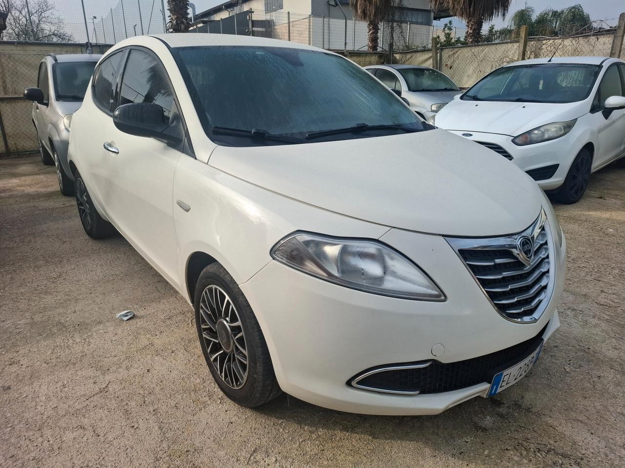 Lancia Ypsilon 1.2 69 CV 5 porte S&S Silver