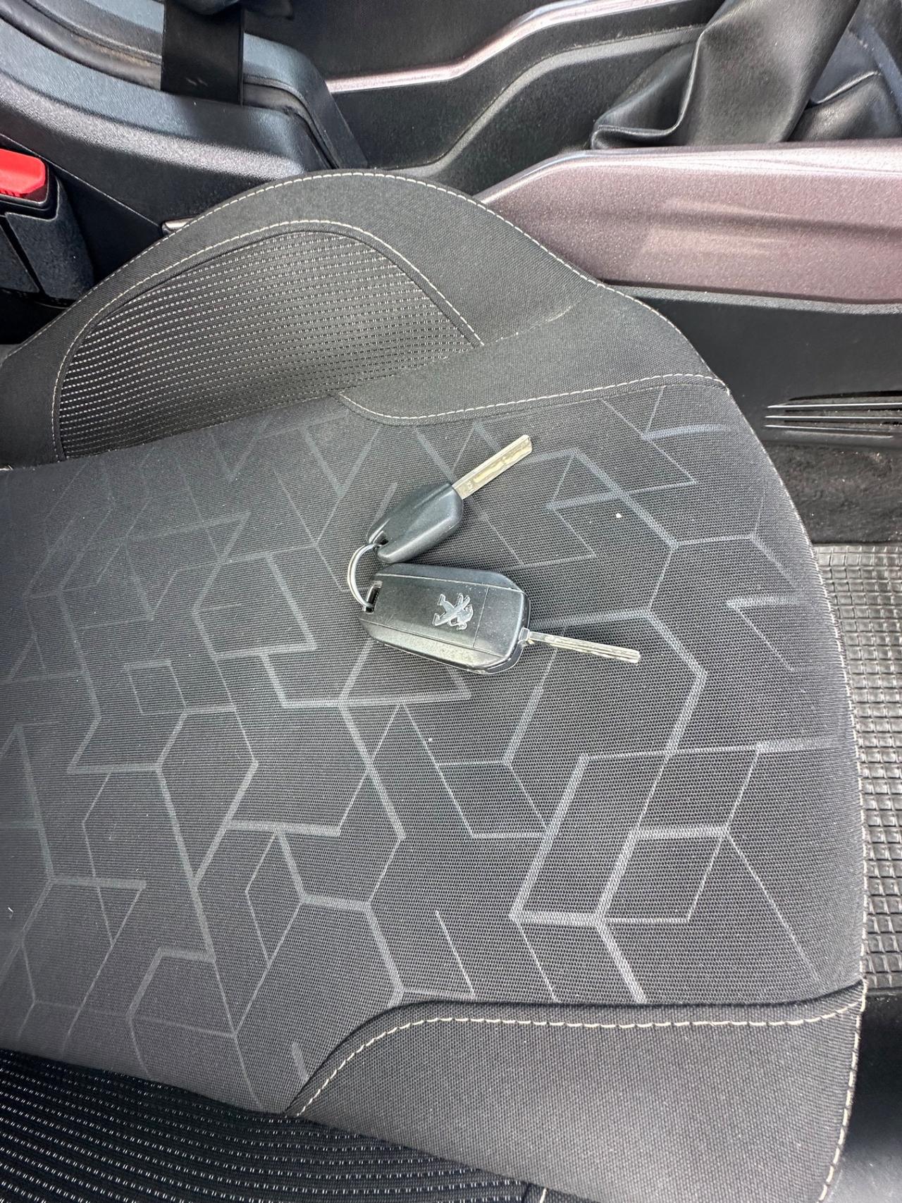 Peugeot 2008 1.6 e-HDi 92 CV Stop&Start Urban Cross