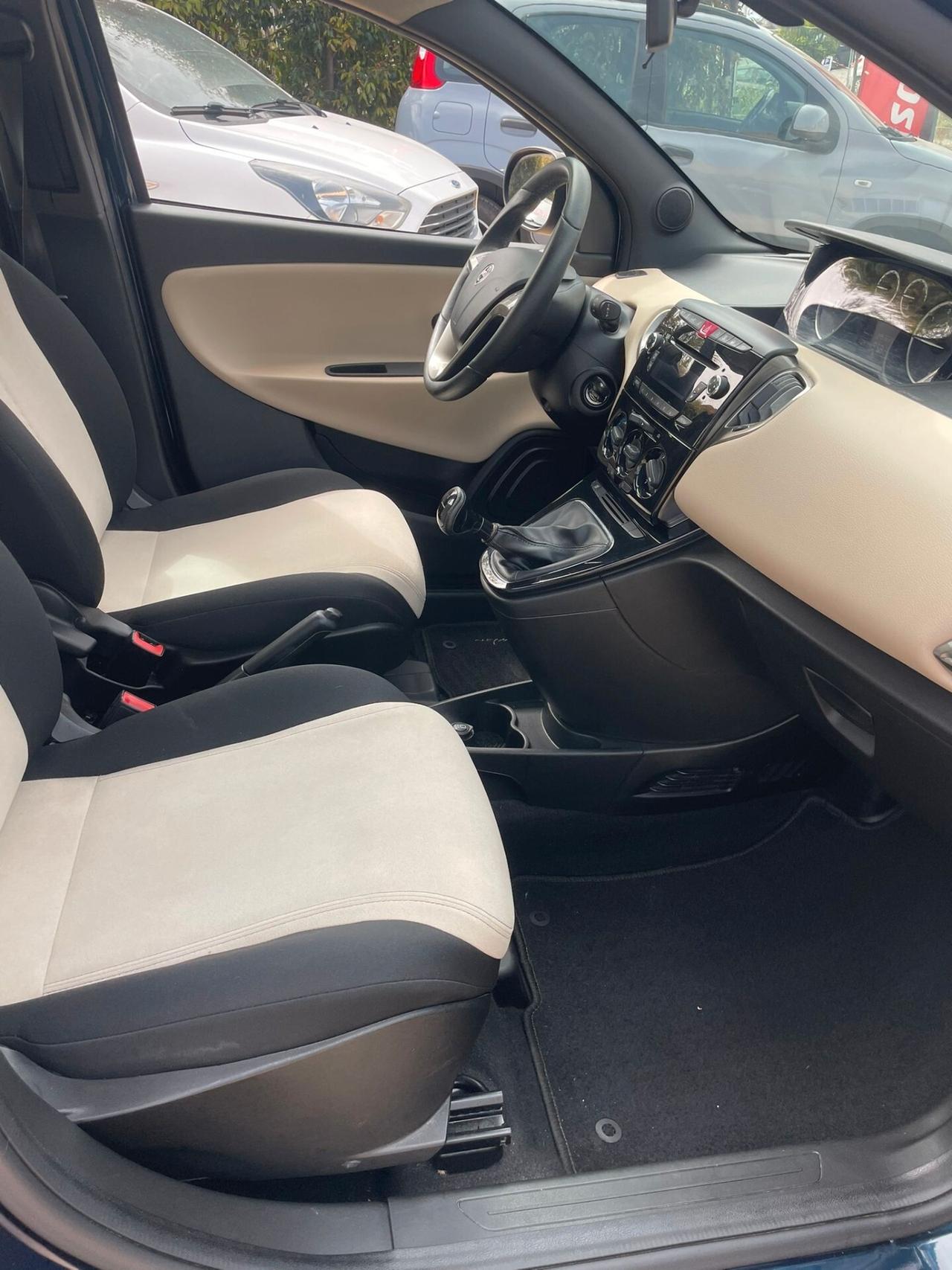 Lancia Ypsilon 1.3 MJT 16V 95 CV 5 porte Platinum