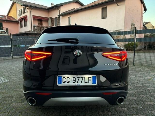 Alfa Romeo Stelvio 2.2 Turbodiesel 190 CV AT8 RWD Executive