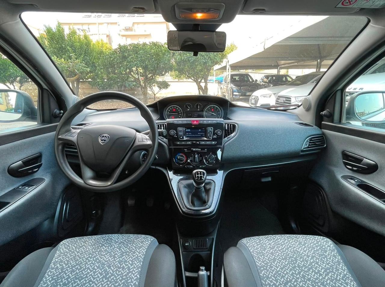 Lancia Ypsilon 1.2 69 CV 5 porte S&S Platinum