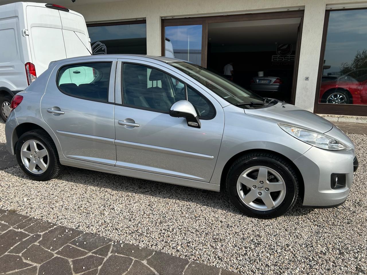 Peugeot 207 - 2011 1.4 8V 75CV 89.000 KM