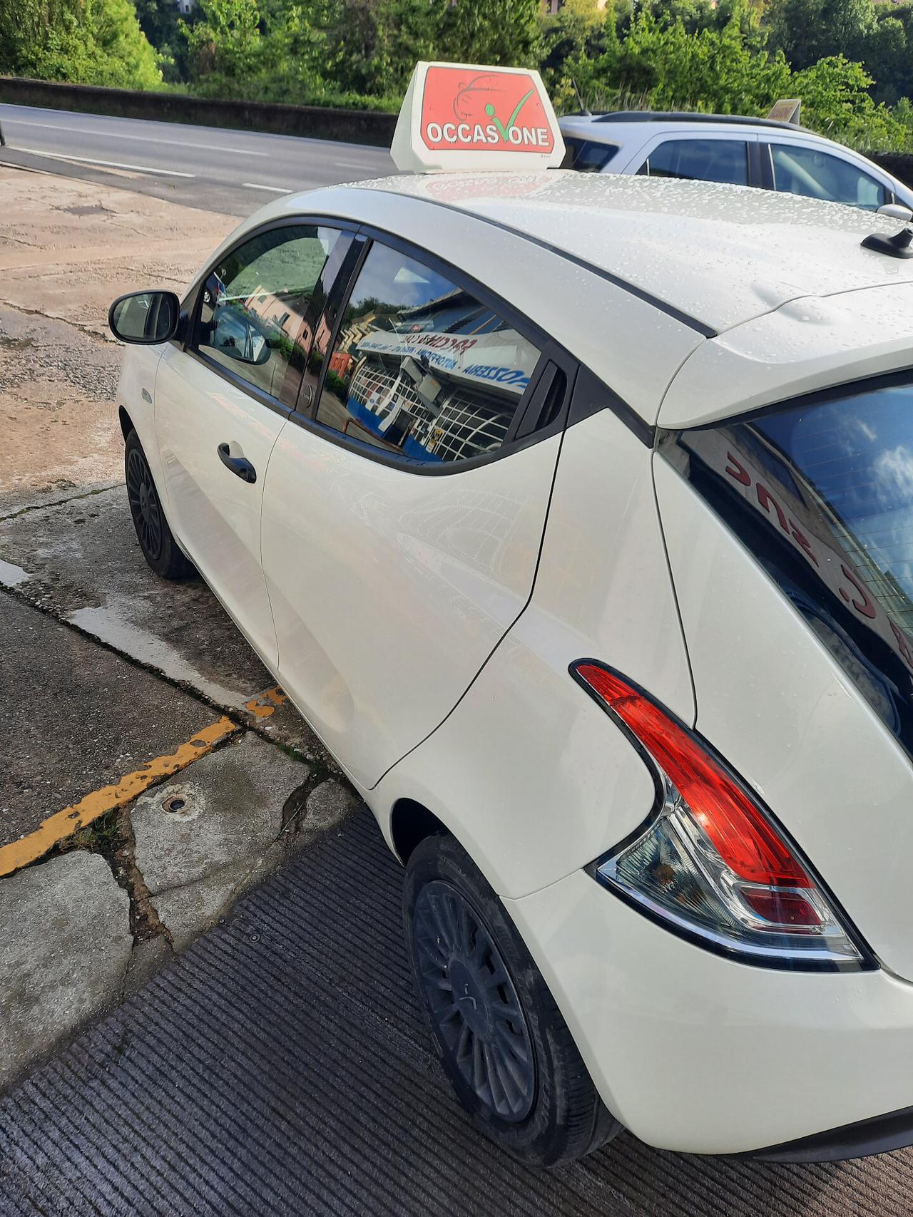Lancia Ypsilon 1.0 FireFly 5 porte S&S Hybrid Ecochic Silver