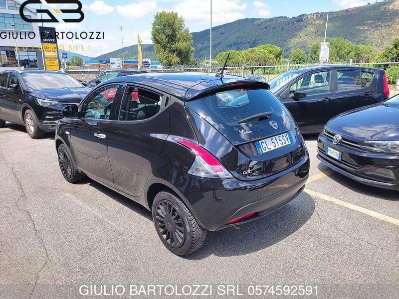 Lancia Ypsilon 1.0 FireFly 5 porte S&S Hybrid Silver