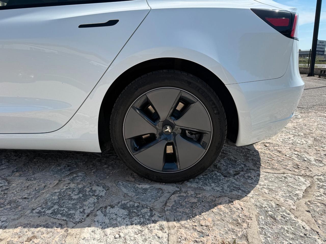 Tesla Model 3 RWD