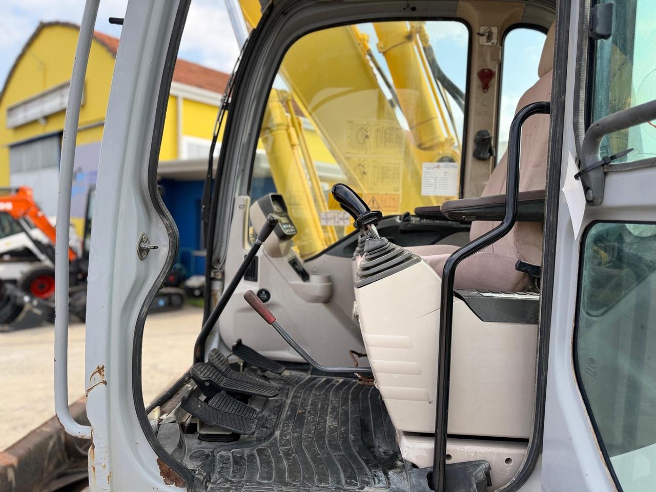 Escavatore NEW HOLLAND E145B TRIPLICE E LAMA