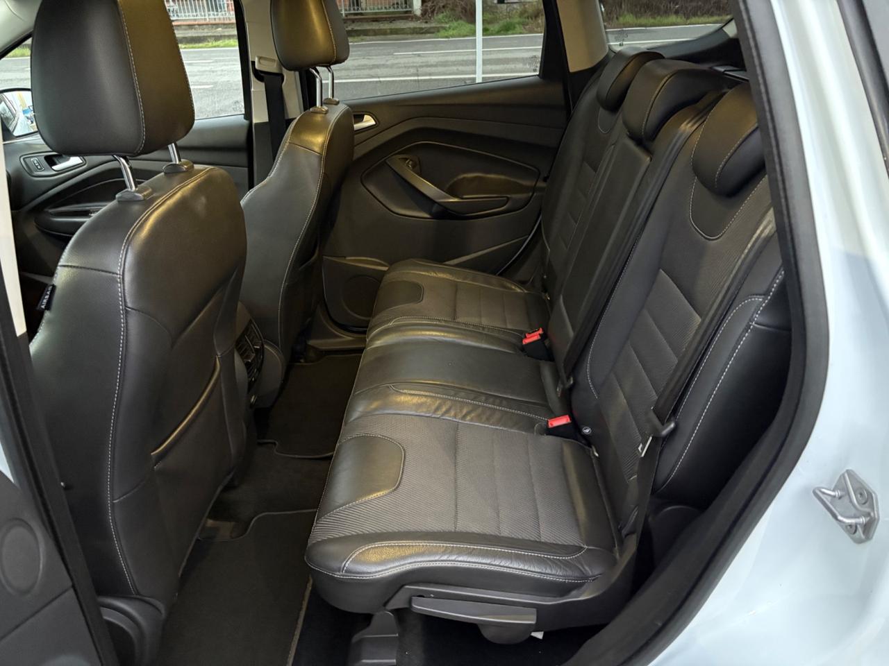 Ford Kuga 2.0 TDCI 150 CV S&S 4WD Powershift Titanium