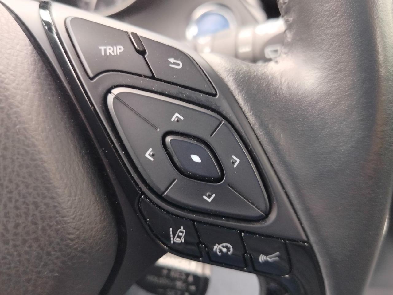 Toyota C-HR 1.8h Business e-cvt