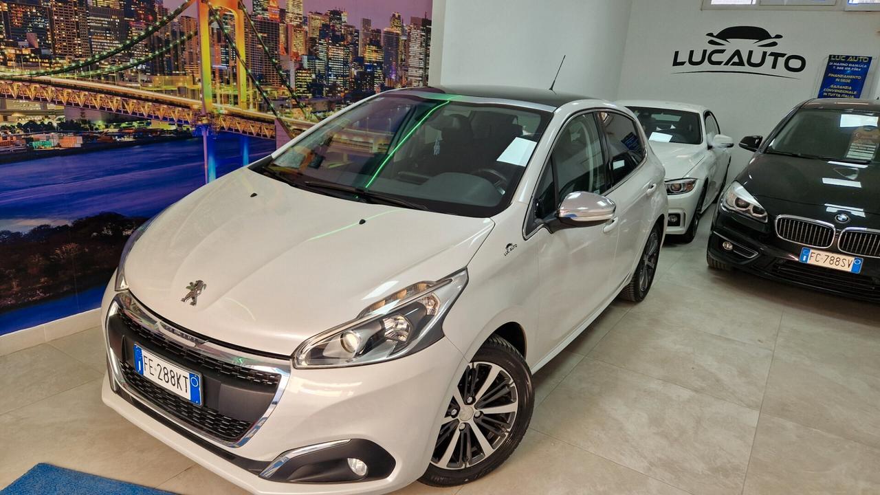 Peugeot 208 tetto panoramico