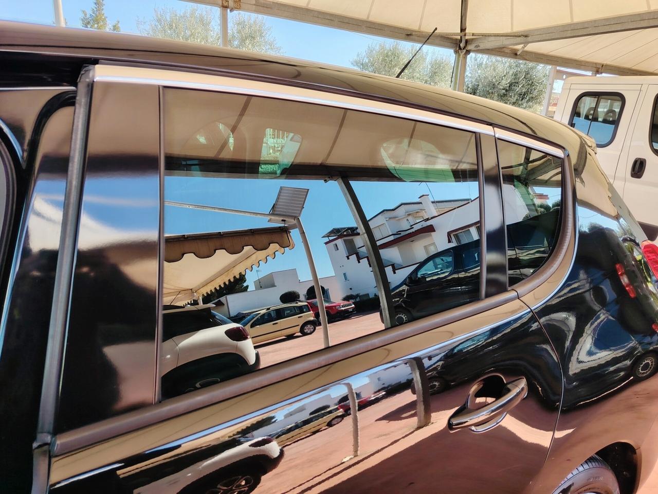 Peugeot 3008 HYbrid4 diesel full opt.