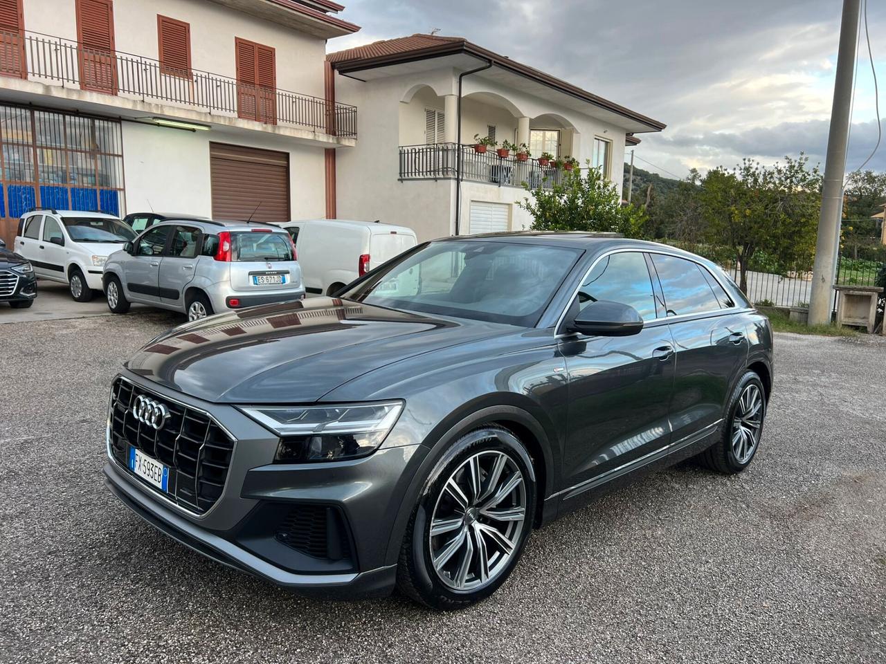 Audi Q8 45 TDI 286 cv S-Line